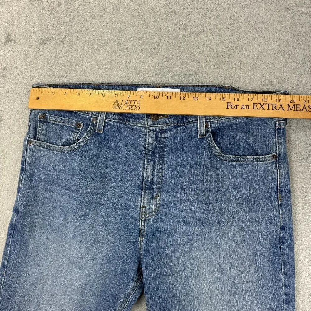 Signature by Levi Strauss Mens Bootcut Stretch Denim Jeans Blue Medium Wash